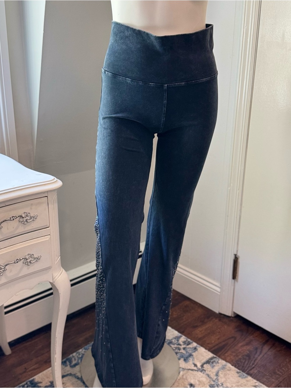 T Party Rhinestone Flare yoga Leggings Blue Acid Wash Size Large Y2K - Picture 4 of 12